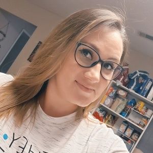 Meet your Posher, Elizabeth